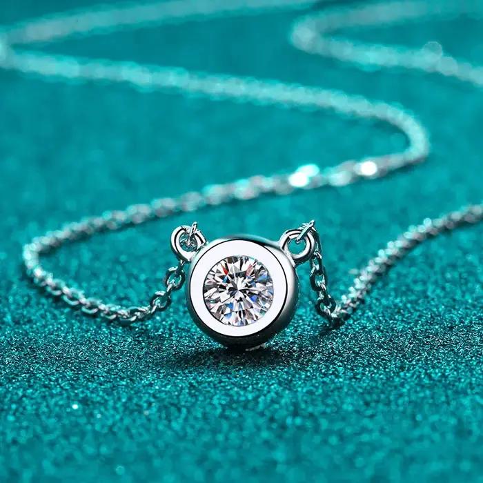 Collier Moissanite Argent Sterling 925 Plaqué Or Blanc pour Femmes Occasions Spéciales Partie Anniversaire Mariage