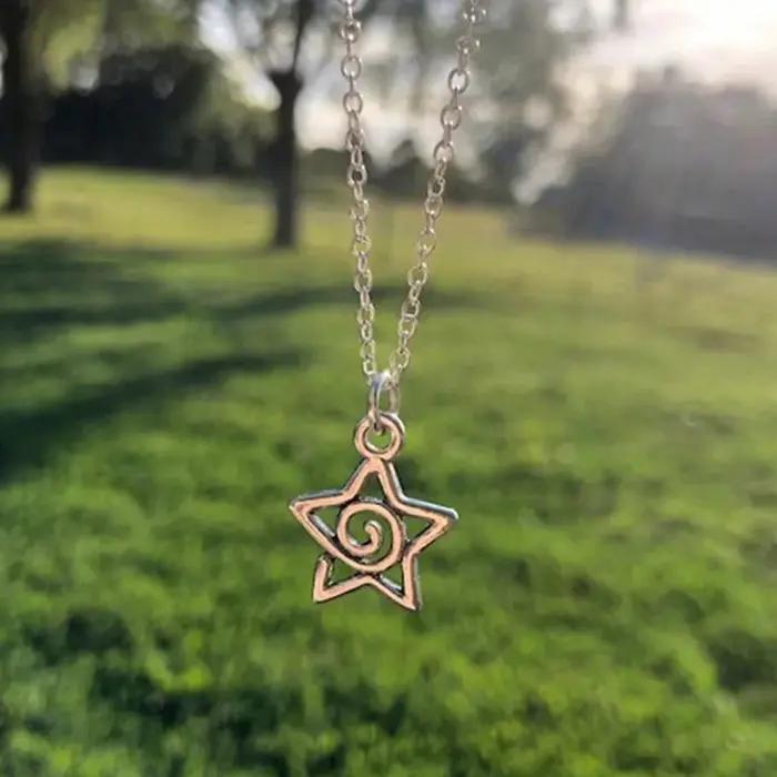 Collier pendentif étoile tourbillon en argent Y2K
