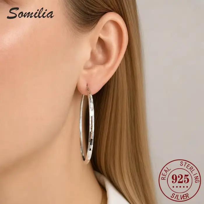 Bague ronde en argent sterling 925 hypoallergénique pour femmes occasions spéciales bijou de tous les jours hyperbolique elegant