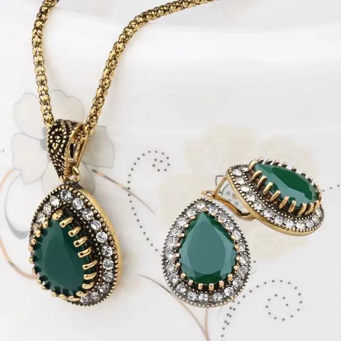 Ensemble de bijoux rétro européens et américains