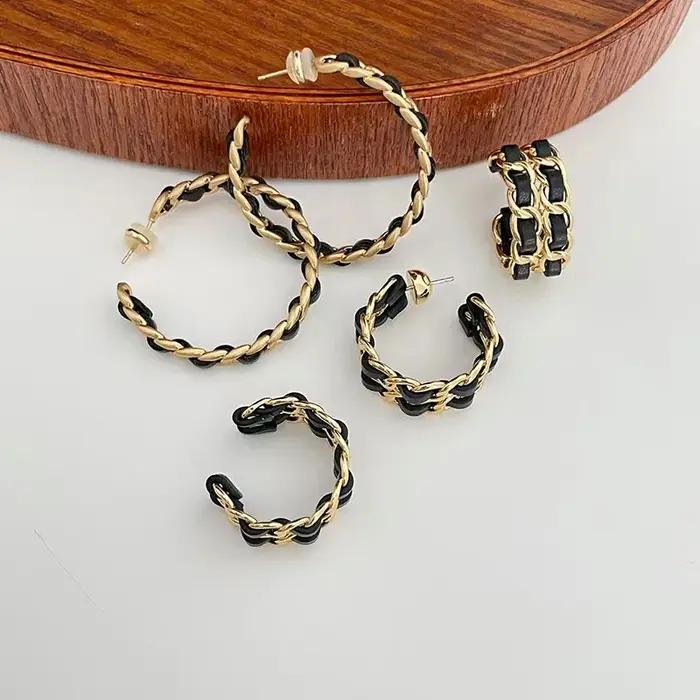 Boucles d'oreilles en cuir d'agneau noir Style CC, cerceau d'oreille en forme de C tricoté en cercle