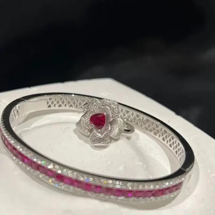 Bracelet Vintage pour femmes avec bague en diamant sertie de zirconium blanc et rubis pour occasions spéciales élégance classique浪漫与复古风格的手链和镶有白锆石的钻石戒指,专为特别场合设计,经典而优雅。