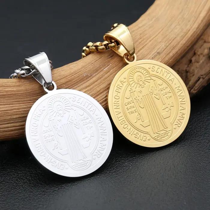 Collier pendentif Saint benoît catholique Vintage
