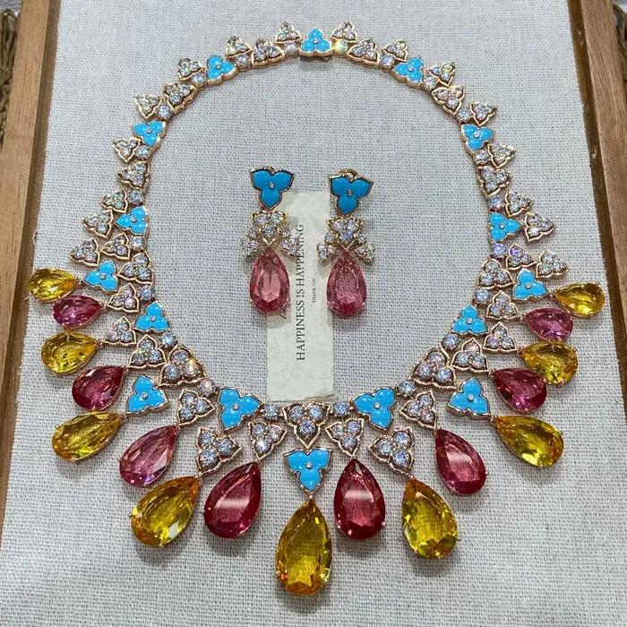 Ensemble de bijoux pour femme Morgan Pink à texture goutte d'eau exagérée - Boucles d'oreilles et collier