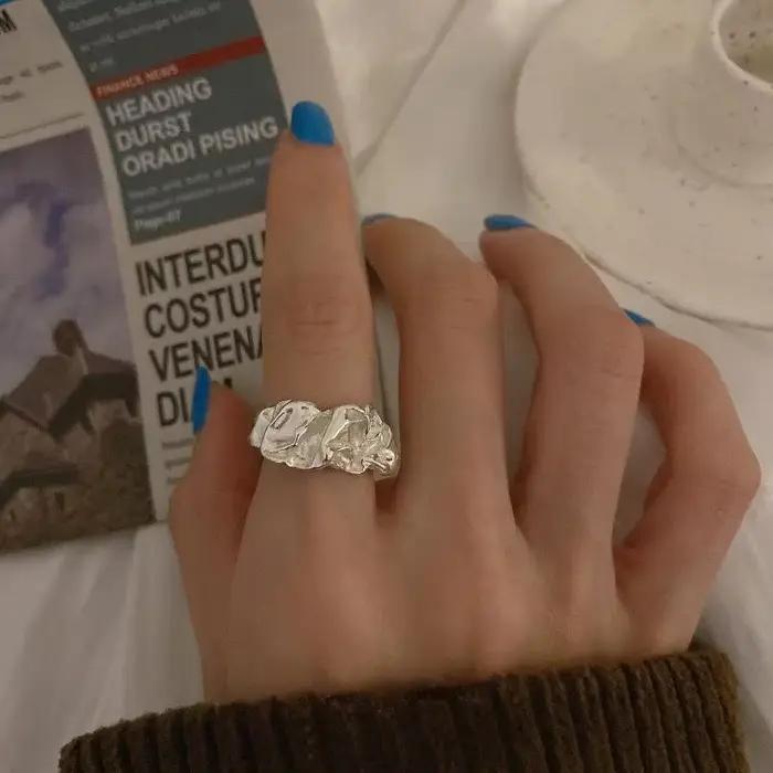 Bague en alliage de zinc avec design géométrique argenté pour femmes occasions festives et vintage