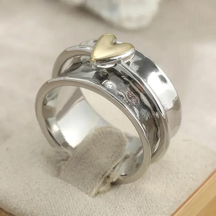 Bague large vintage pour femme sculptée à la main en forme de cœur en métal bicolore pour usage quotidien et bijoux de fête occasions spéciales