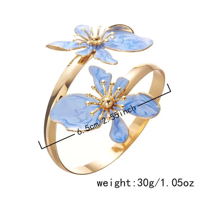 Bracelet en émail floral pour femme élégant avec motifs roses blancs et bleus bijou plage fête vacances