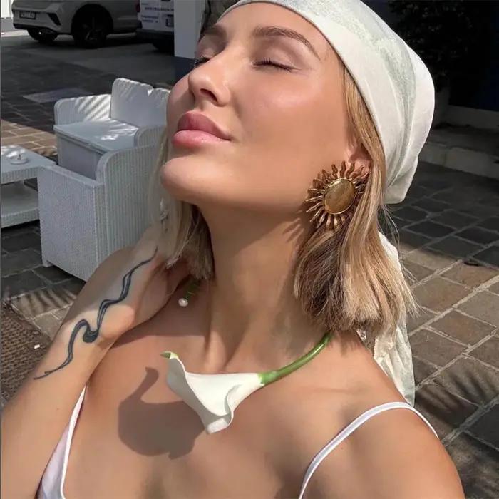 Collier de fleurs de lotus en cristal fait à la main pour femmes style géométrique printemps été 2025 adaptable à toutes les occasions