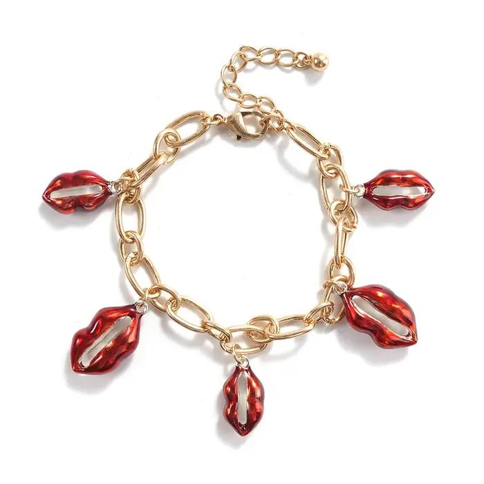Bracelet en or à breloque à lèvres rouges