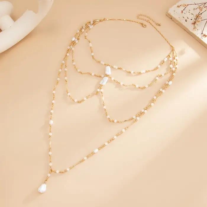 Collier Y en perles baroques tendance