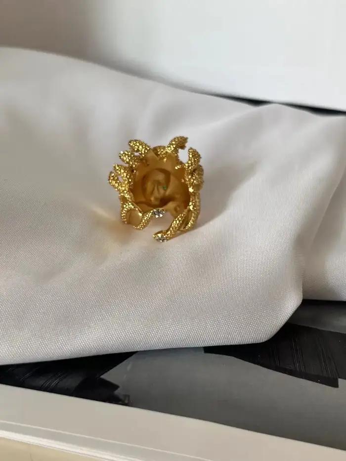 Nouvelle bague ajustable Medusa 2026