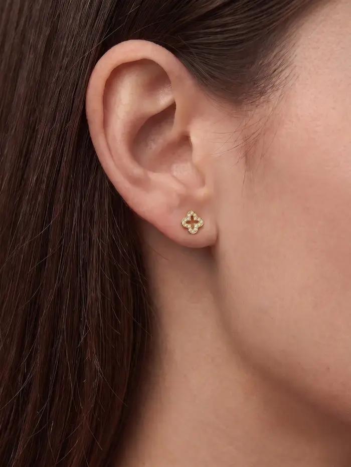 Boucles d'oreilles clous en argent S925 plaqué or 18 carats avec trèfle et zircon cubique
