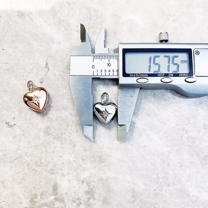 Médaillon en forme de cœur avec pendentif étoile