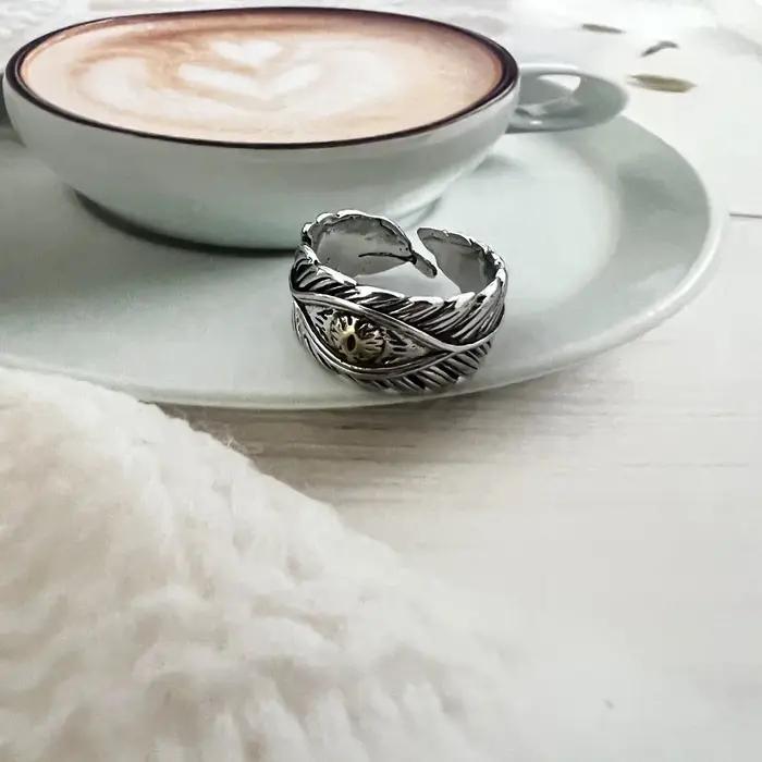 Bague rétro en plumes mauvaises œil style punk gothique rock hip hop bijou fait à la main accessoire pour motards cadeau unisexe occaions sorties nocturnes concerts