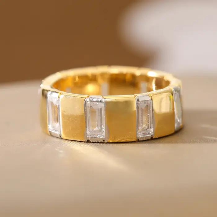 Bague élégante à large bande avec pierres synthétiques baguette