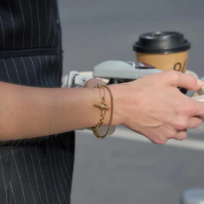 Bracelet à breloques en forme de T Zora Crystal pour femmes