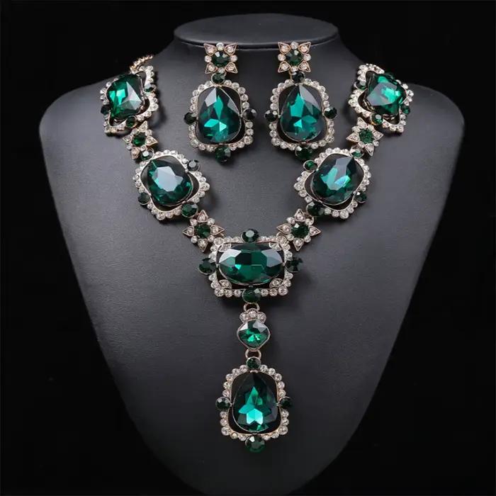 Boucles d'oreilles et collier ras du cou en biscuits cristal pour dames
