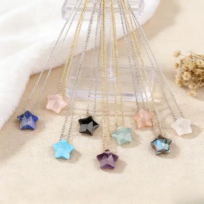 Collier avec pendentif étoile en pierre naturelle