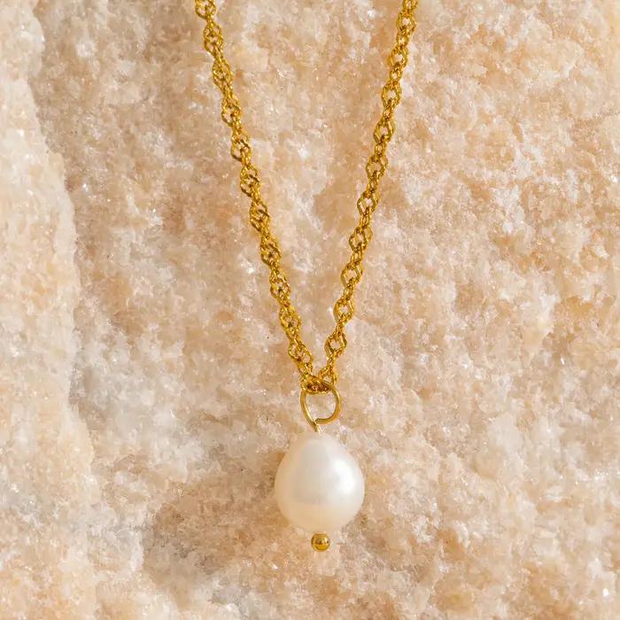 Collier pendentif en perles naturelles
