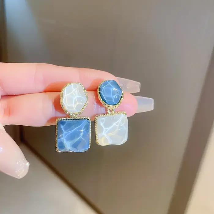 Boucles d'oreilles pendantes carrées violettes en résine pour femmes