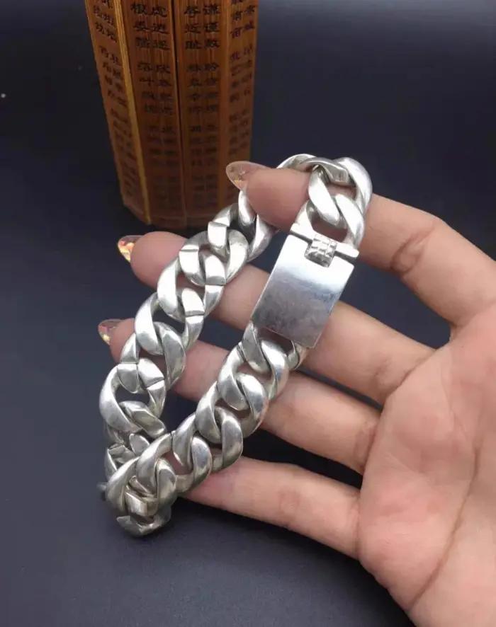 Bracelet tibétain en argent massif