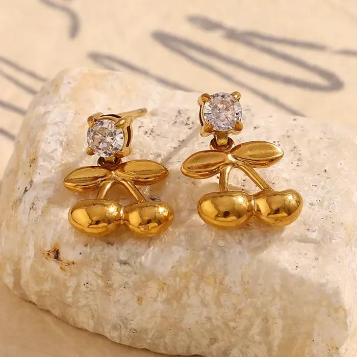 E.B.belle – boucles d'oreilles en forme de cerise en Zircon transparent pour femmes et filles, en acier inoxydable plaqué or 18 carats, bijoux d'oreille en forme de fruits mignons