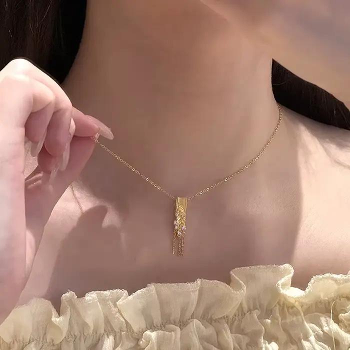 Collier d'étoiles scintillantes en plaquage d'argent serti de zirconium pour femmes occasions spéciales anniversaire mariage soirée de gala