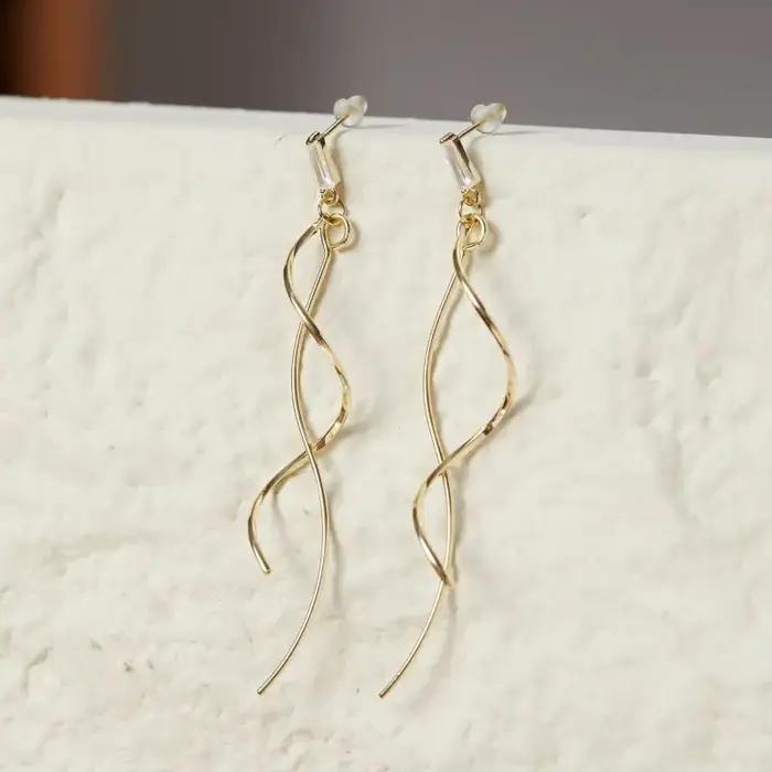 Boucles d'oreilles minimalistes à franges longues et ondulées pour femmes