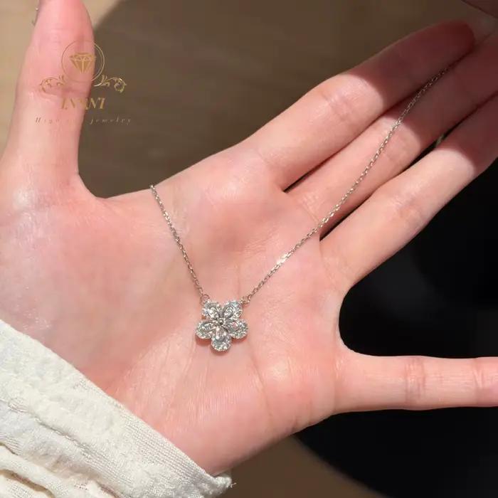 Collier Fleur de Cerisier en Argent S925, Pendentif Fleur, Chaîne de Clavicule Luxe Léger Abordable, Chaîne de Cou pour Femme, Cadeau pour Femme
