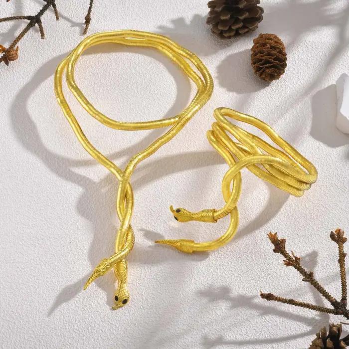 Collier serpent en métal doré pour femmes, style punk et multicouche, cadeau idéal pour les occasions spéciales comme l'anniversaire, la fête des mères et plus encore