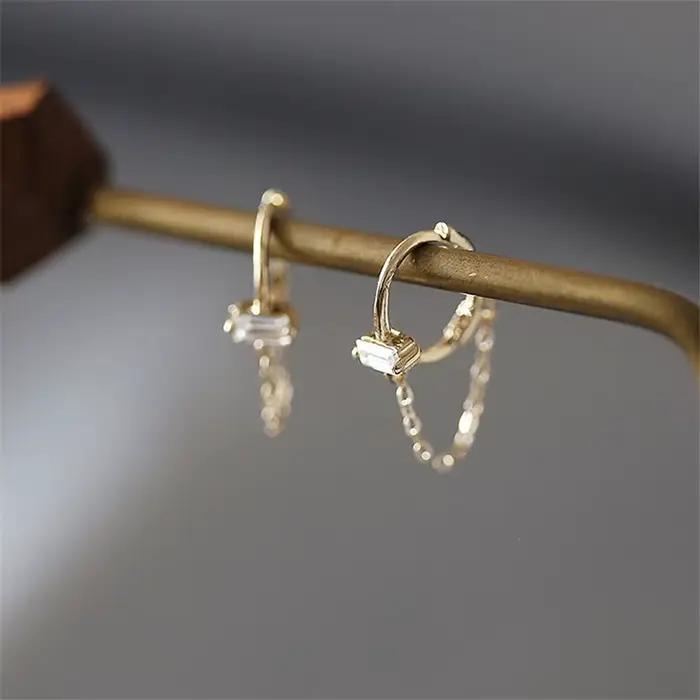 Boucles d'oreilles à clous dorées en argent sterling 925 avec chaîne carrée simple en cristal pour femmes occasions spéciales soirée mariage