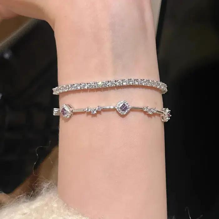 Bracelet en diamant incrusté de pierres précieuses violettes