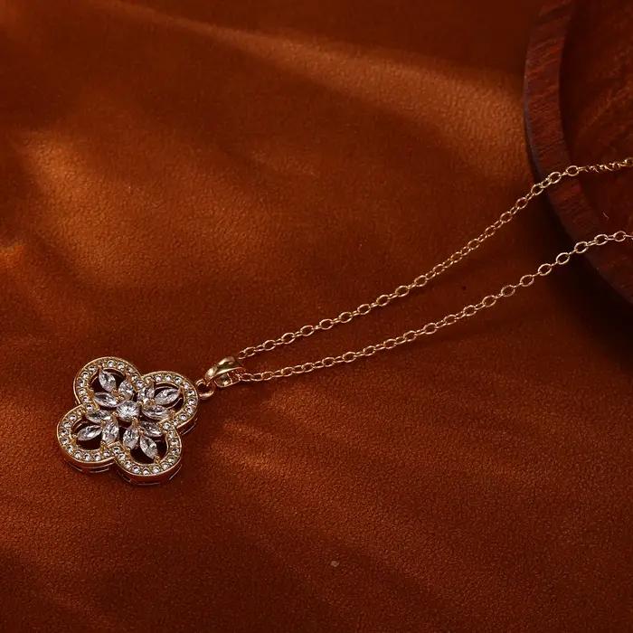 Ensemble de bijoux trèfle à quatre feuilles plaqué or rose collier et boucles d'oreilles en zircon cubique pour femme romantique et porte-bonheur