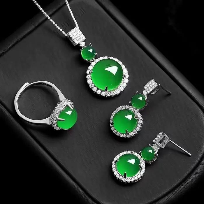 Ensemble de bijoux en pierre verte artificielle