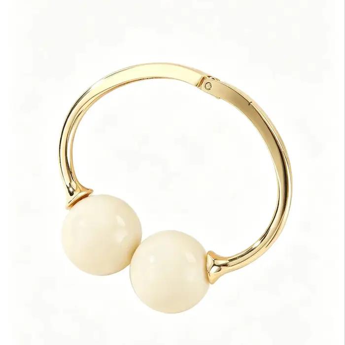 Bracelet en acrylique ouvert avec perles doubles sphériques