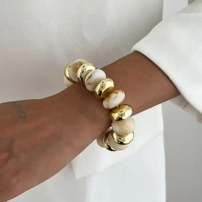 Bracelet léger en perles de résine