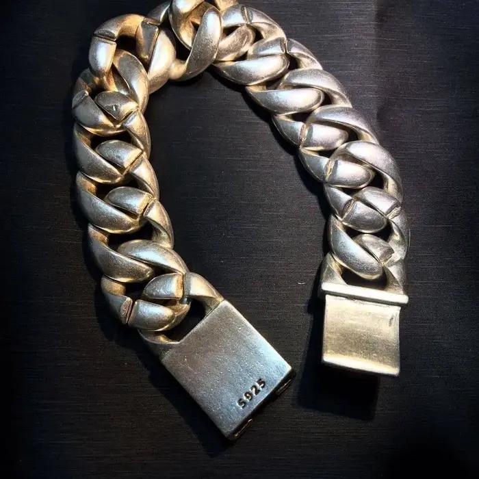Bracelet tibétain en argent massif