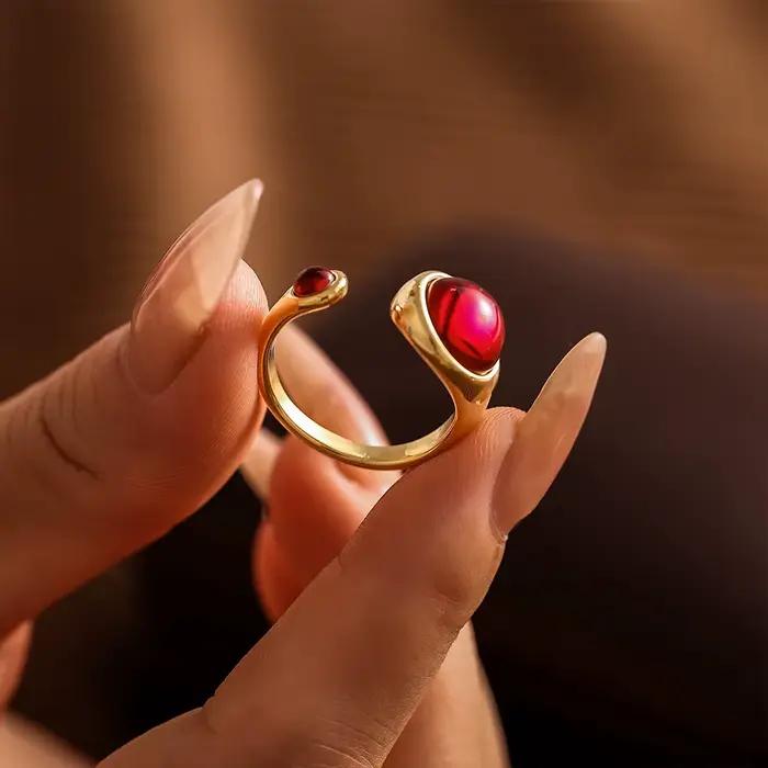 Bagues rondes en acier inoxydable plaqué or grenat rouge pour femme, breloque étanche, cadeau de bijoux de luxe, vente en gros