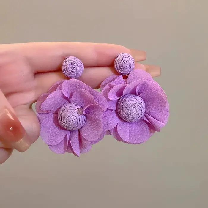 Boucles d'oreilles en raphia multicolores faites à la main pour femmes