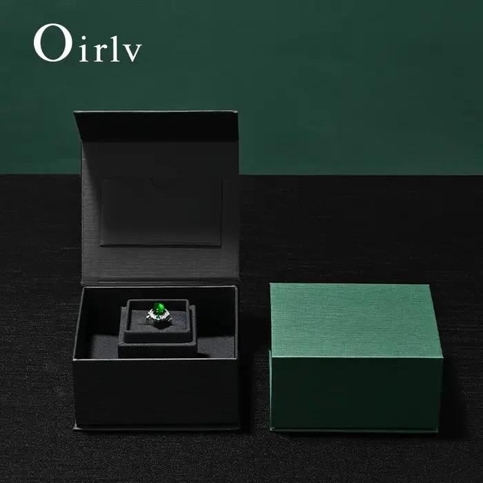 Boîte à bagues Oirlv : conçue ingéniosamente avec une fente spécialisée pour un placement sécurisé des bijoux
