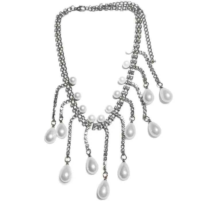 Collier ras du cou élégant avec nœud papillon