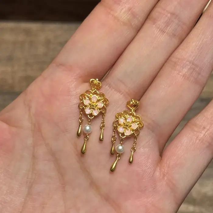 Boucles d'oreilles en fleurs de cerisier pour femmes, style palais, élégantes, romantiques, chics, douces, légères, de luxe, avec pompon, bijoux, nouvelle collection