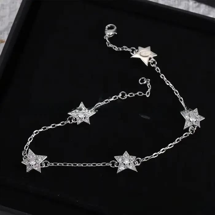 Bracelet en zircone cubique bleu et rouge élégant pour femmes occasions spéciales et événements d'affaires