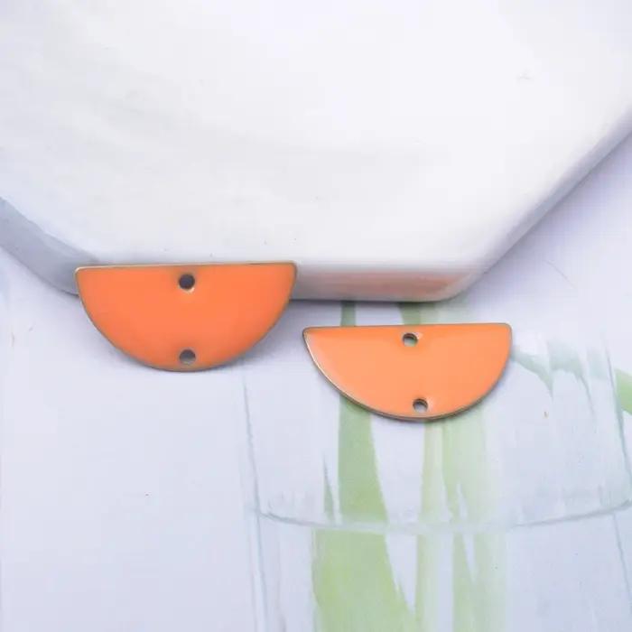 Breloques de connecteur demi-rond en cuivre émaillé avec plusieurs couleurs pour bijoux personnalisés alphabet dates et chiffres occasions spéciales