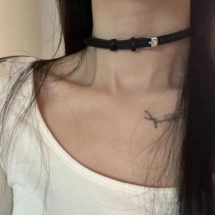 Collier gothique vintage noir pour femmes collier torques en cuir punk chaîne foncée bijoux tendance années Y2K pour occasions spéciales