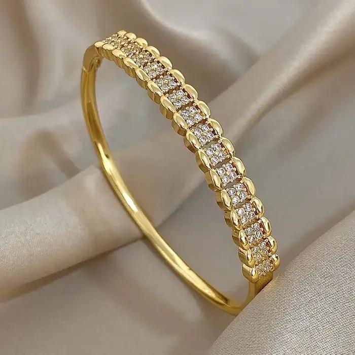 Bracelet Luxe Multicouche Zircon Incrusté Empilé Cuivre Or Femme Occasions Spéciales Chic Nouveau Design