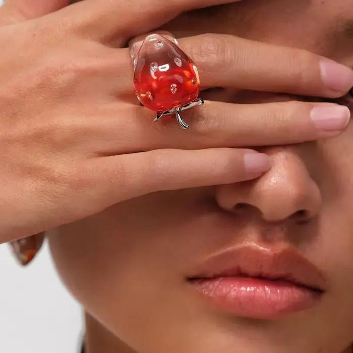 Bague fraise transparente rouge punk design unisexe bagues de cocktail à la mode pour femmes et hommes occasions spéciales fantaisie