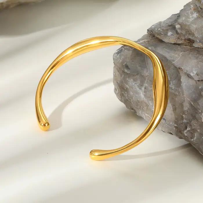 Bracelets manchette pour femmes réglables, bracelet manchette ouvert plaqué or 18 carats, bijoux de poignet minimalistes en acier inoxydable