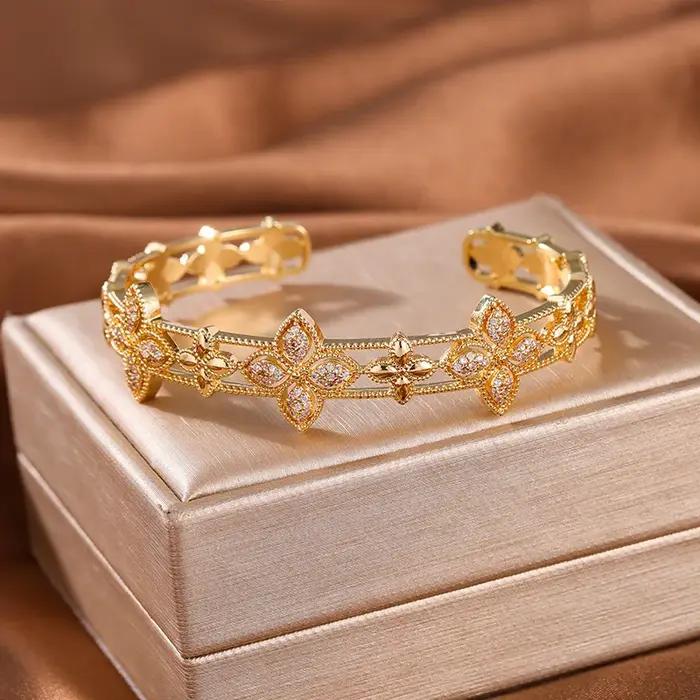 Bracelet manchette fantaisie feuille de trèfle