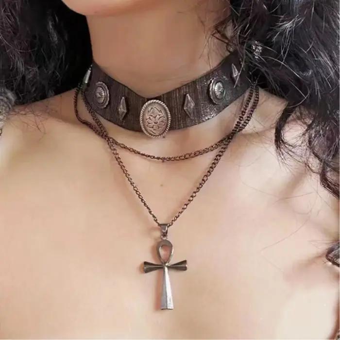 Maillard – collier avec pendentif à rivets en Faux cuir marron pour femmes